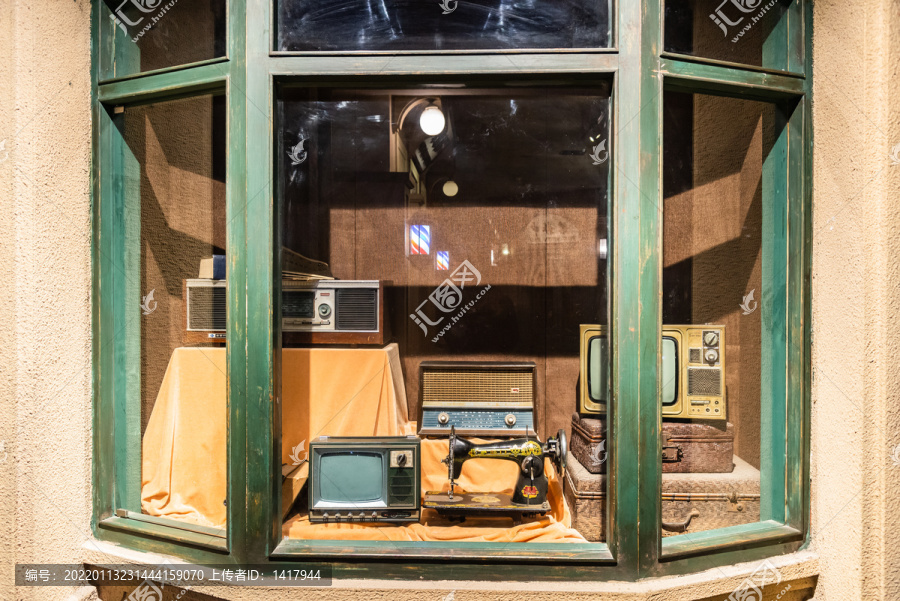 八十年代家电商场橱窗