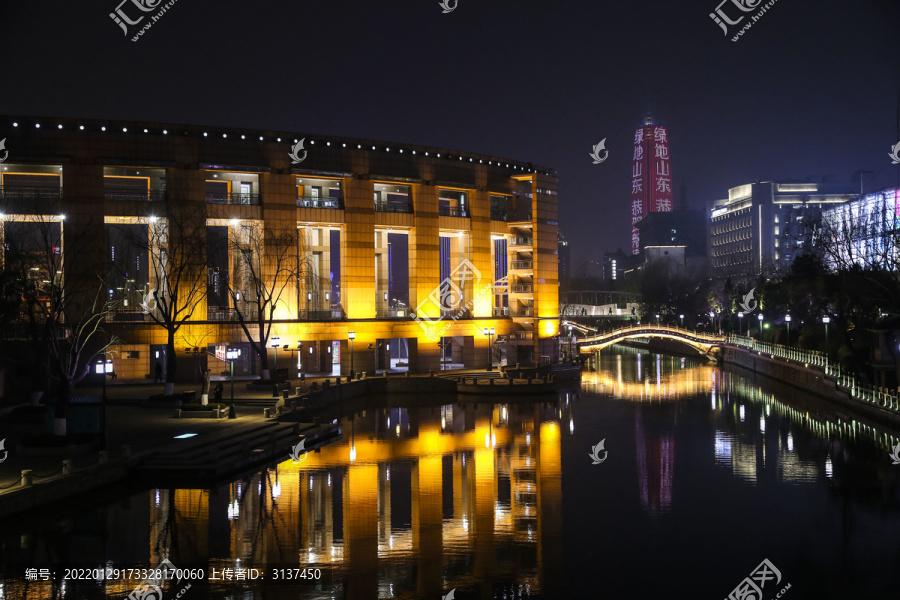 泉城广场护城河夜景