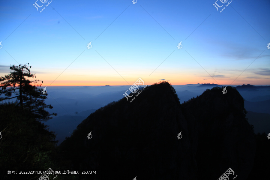 高山晨曦