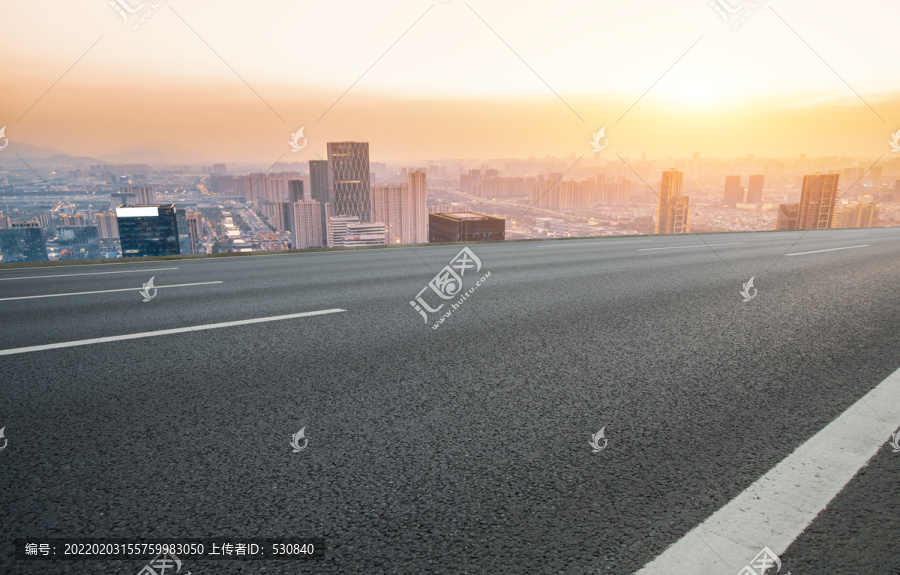 高速公路和城市景观