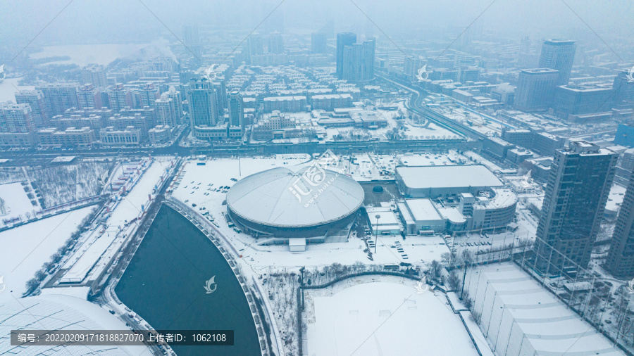 雪中的天津奥体中心