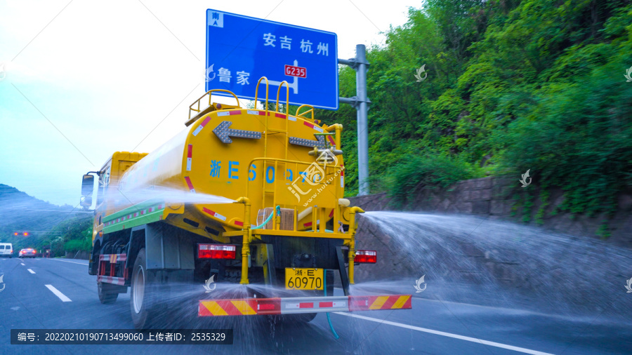 道路清扫洒水车