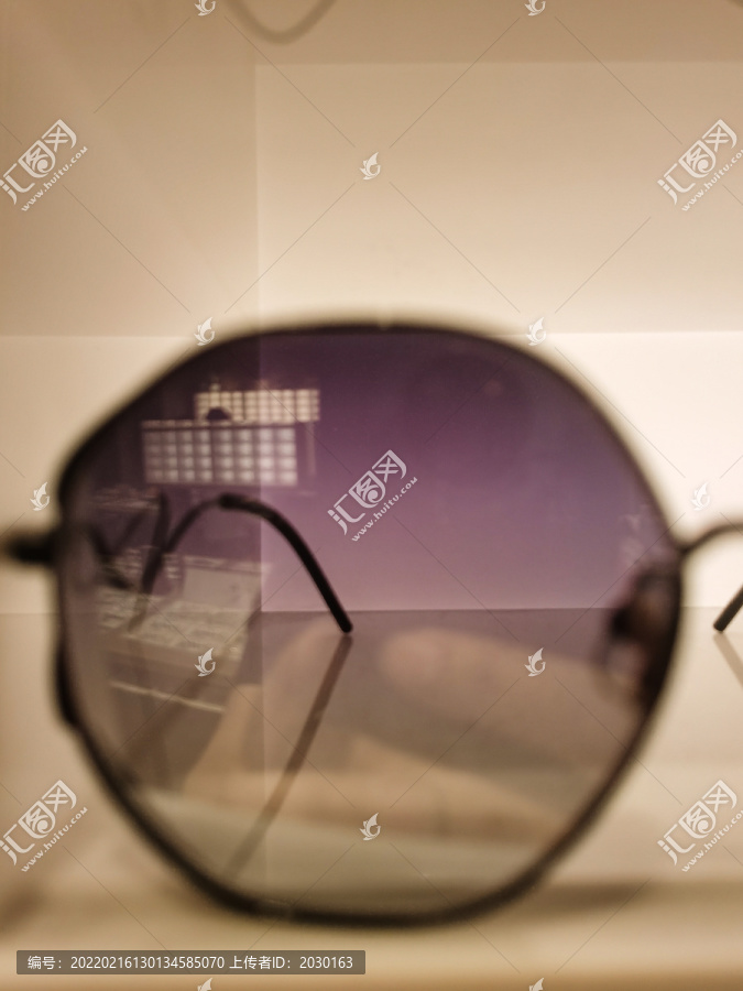 太阳眼镜