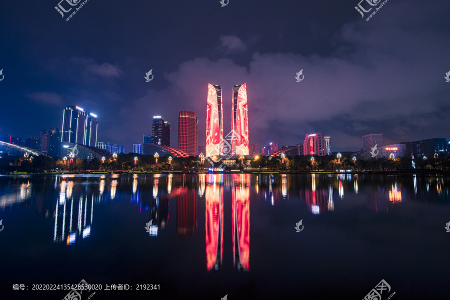 成都天府國際金融中心燈光秀