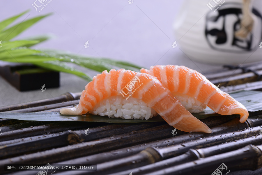 三文鱼腩手握寿司