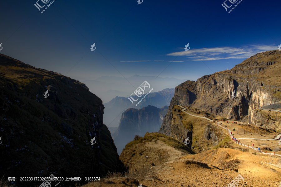 重峦叠嶂