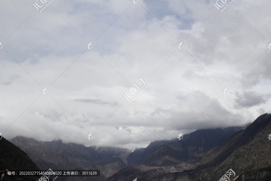 云雾雪山山脉