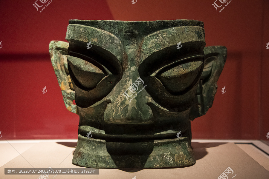 广汉三星堆博物馆商代铜人面具