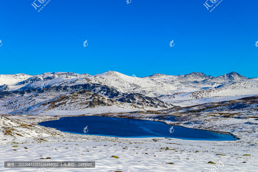 新疆高山雪景