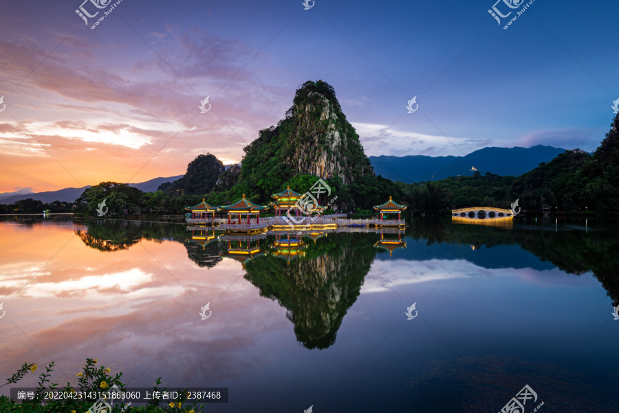 肇庆七星岩五龙亭夜景