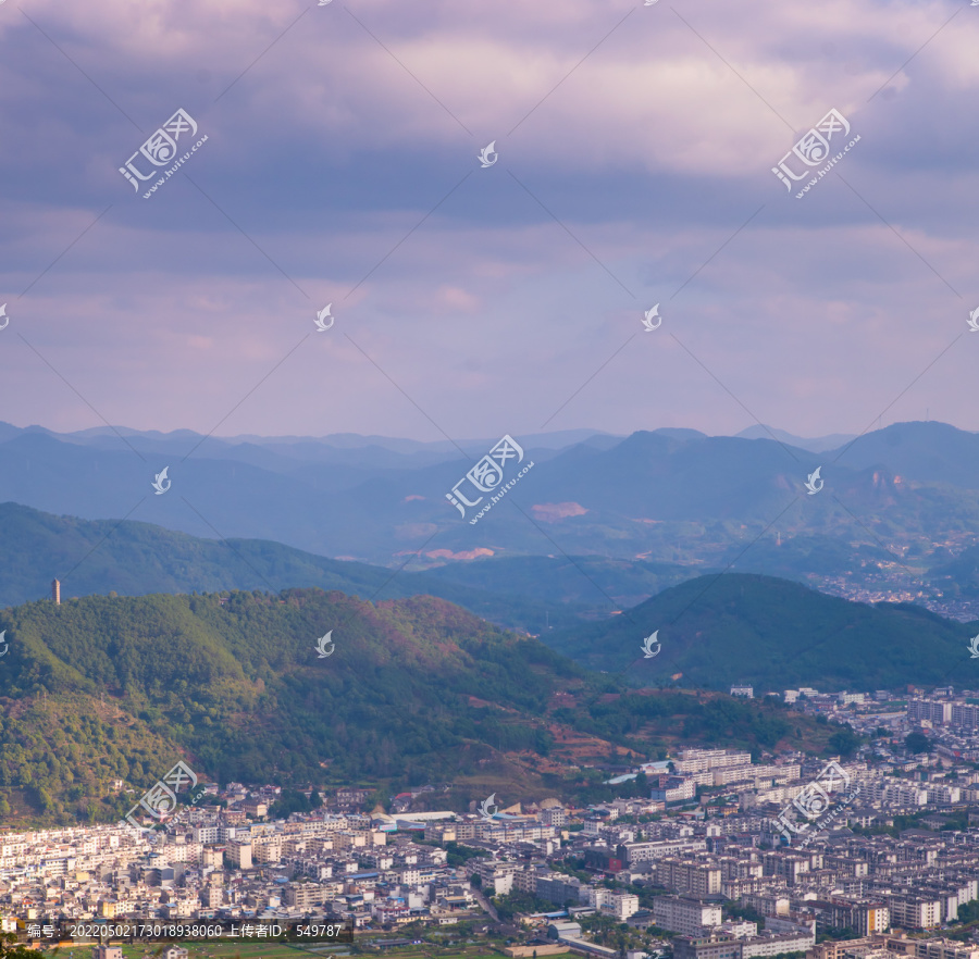 山坳小城