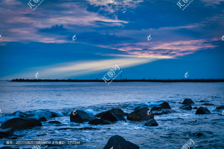 海邊晨光與朝霞