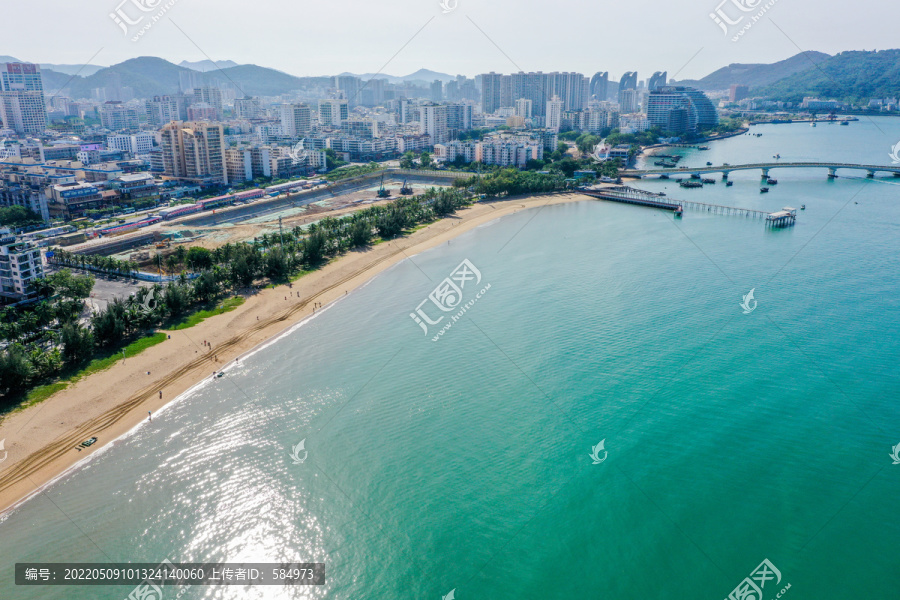 航拍海南三亚湾沙滩碧海蓝天