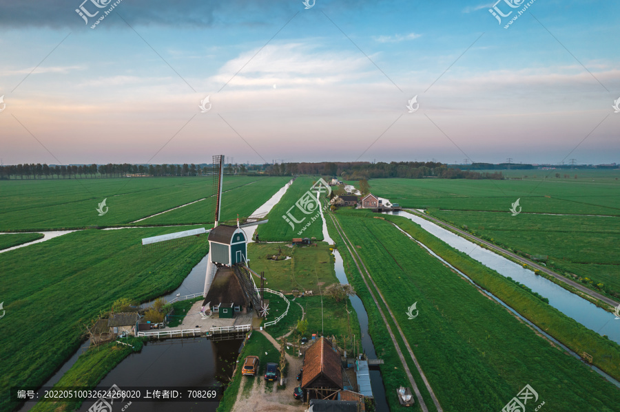 荷兰小孩堤坝古老的风车航拍