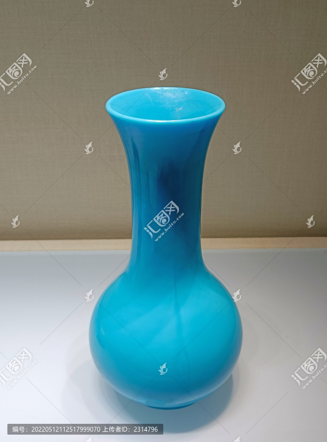 孔雀蓝色玻璃长颈瓶
