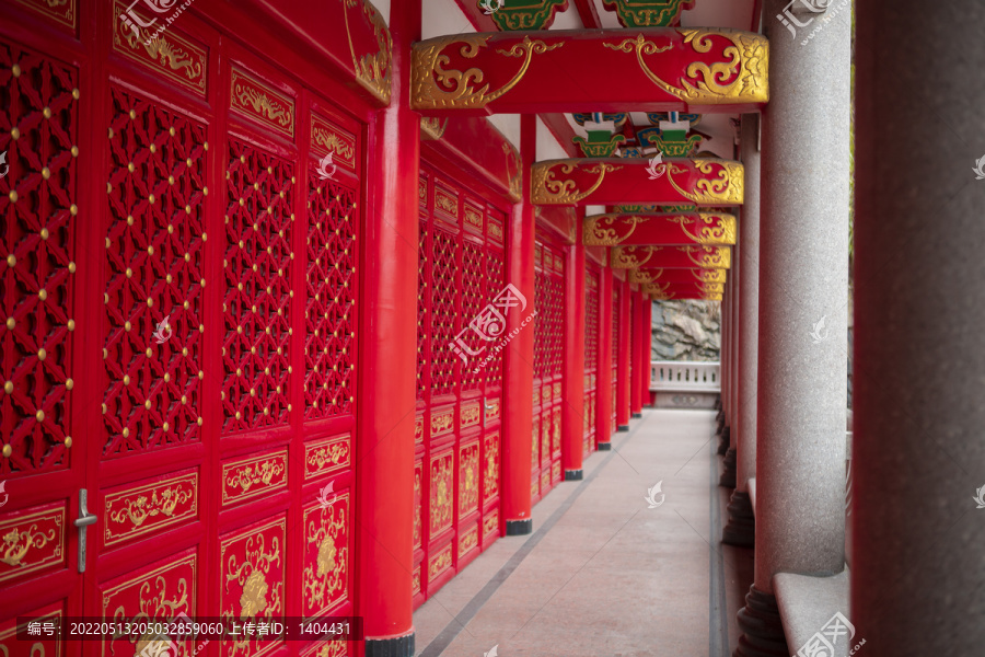 红色寺庙建筑