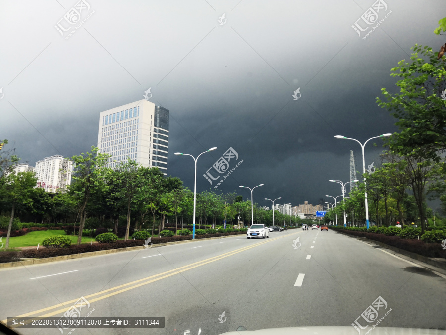 暴雨欲来