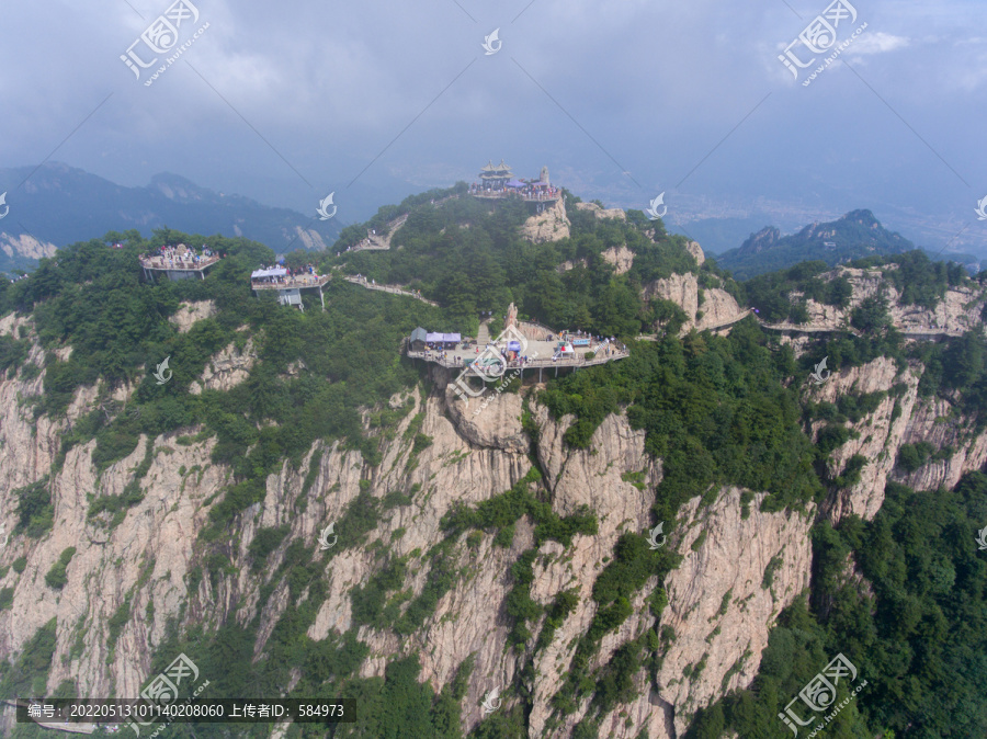 航拍栾川老君山最高峰马鬃岭