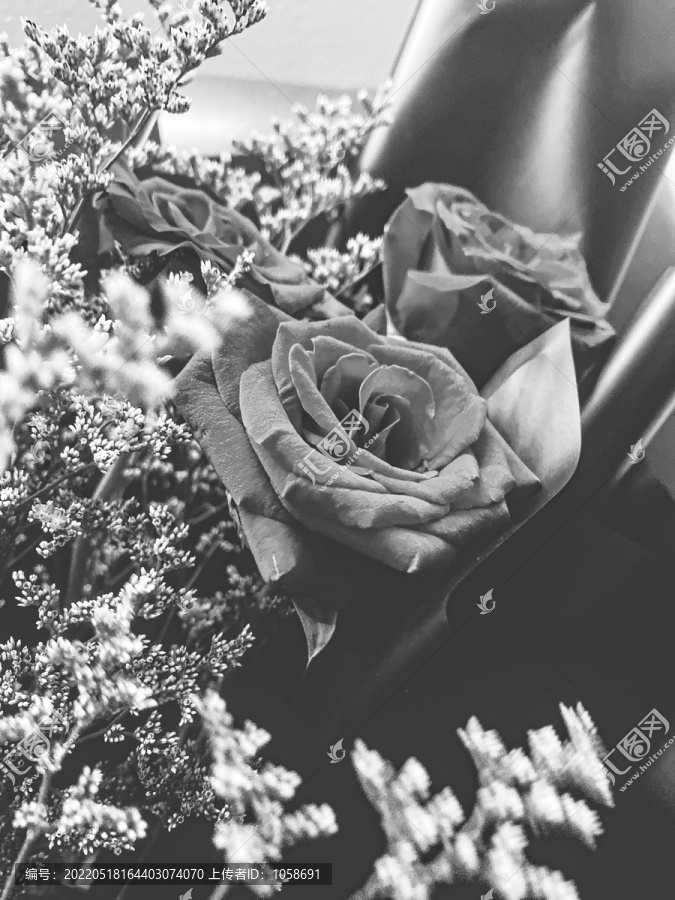黑白玫瑰花束