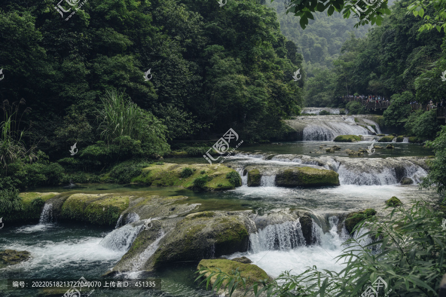 贵州小七孔山涧溪流