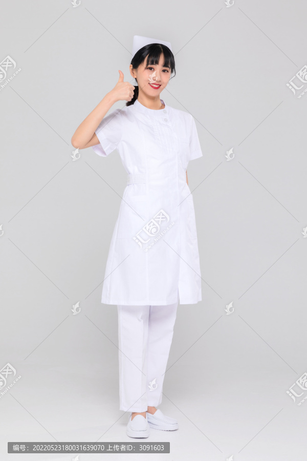 年轻的女护士