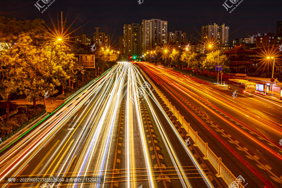 城市道路车流灯轨