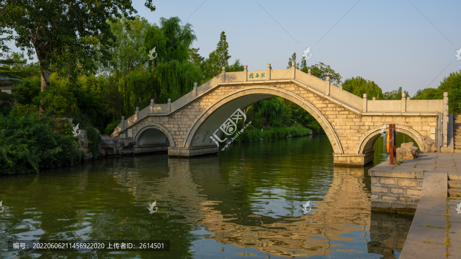 大明湖水西桥