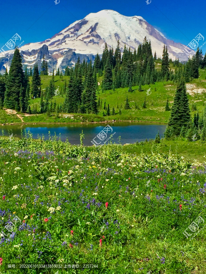 雪山与山景