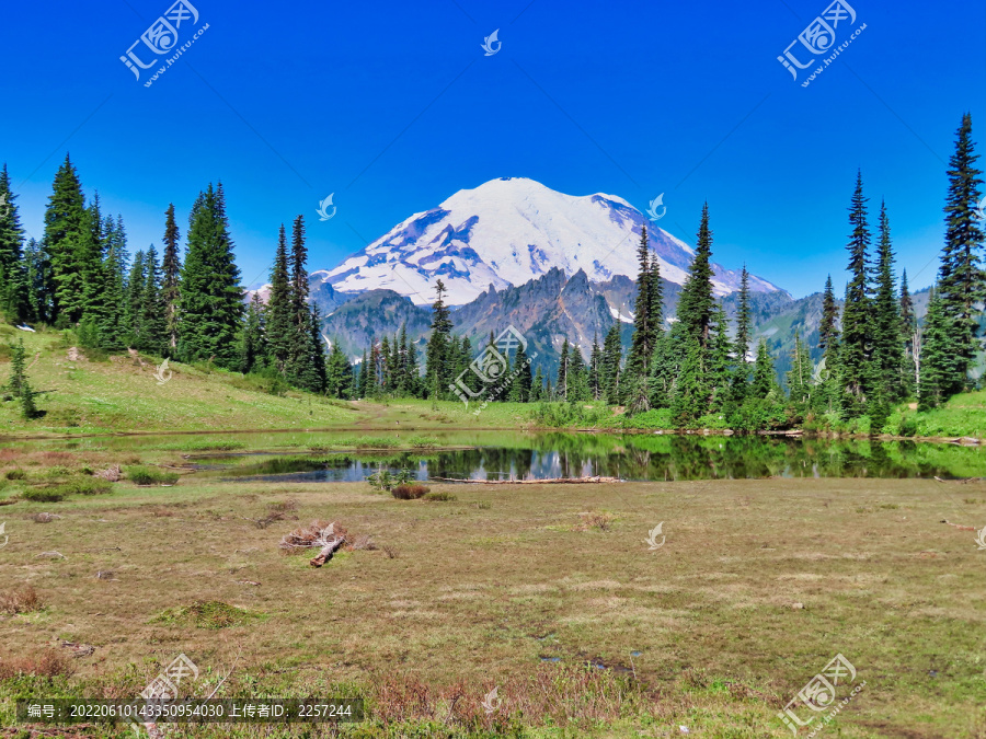 雪山与山景