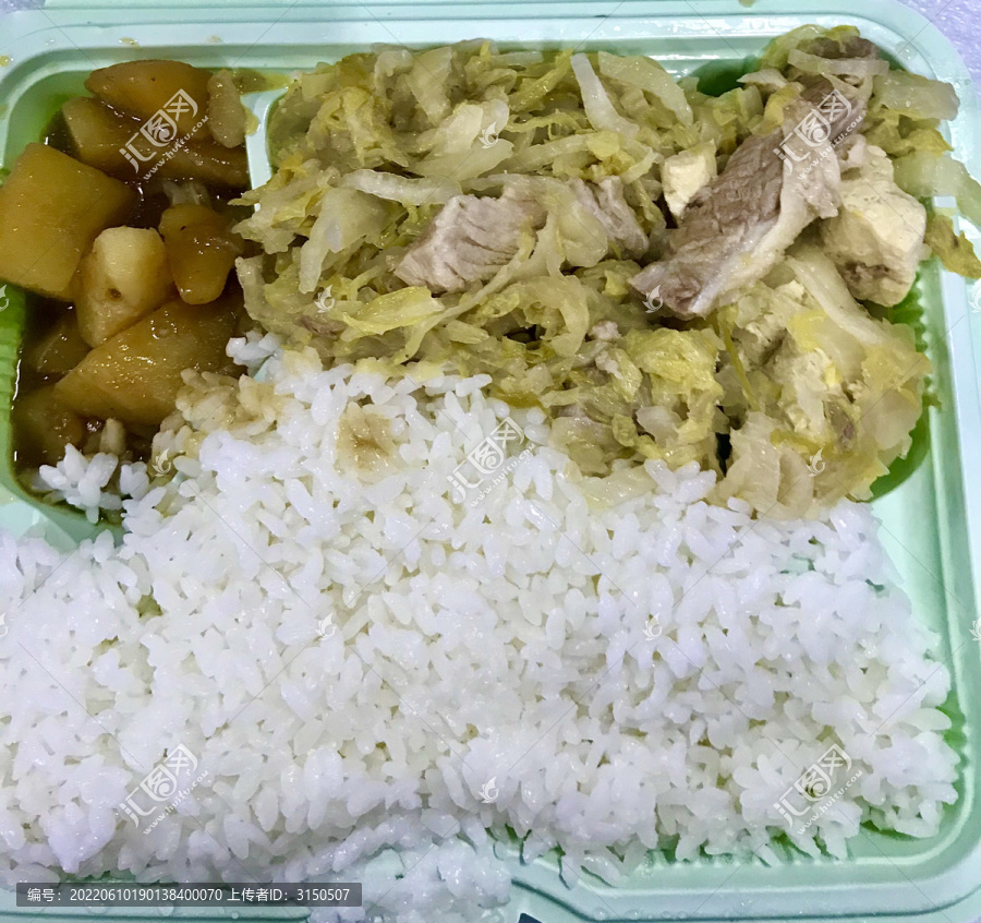 五花肉炖酸菜辣椒土豆米饭