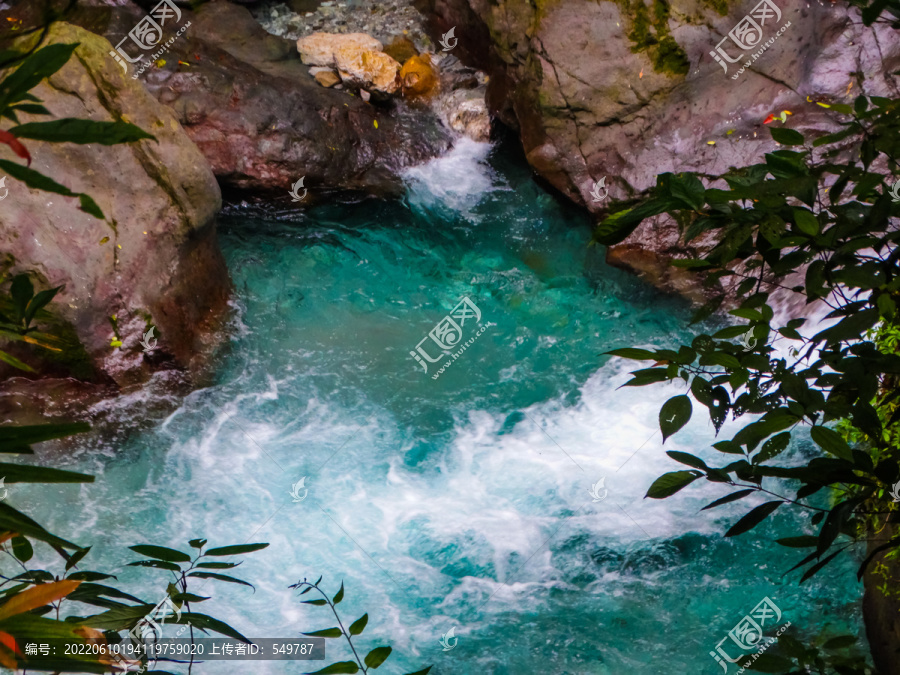 山涧溪流