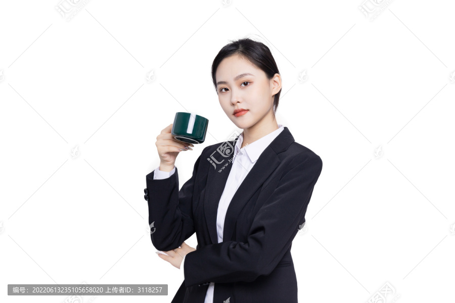 手持茶杯的美丽商务女性