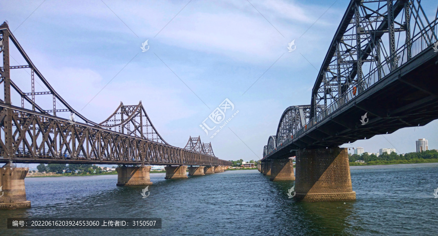 鸭绿江大桥与断桥