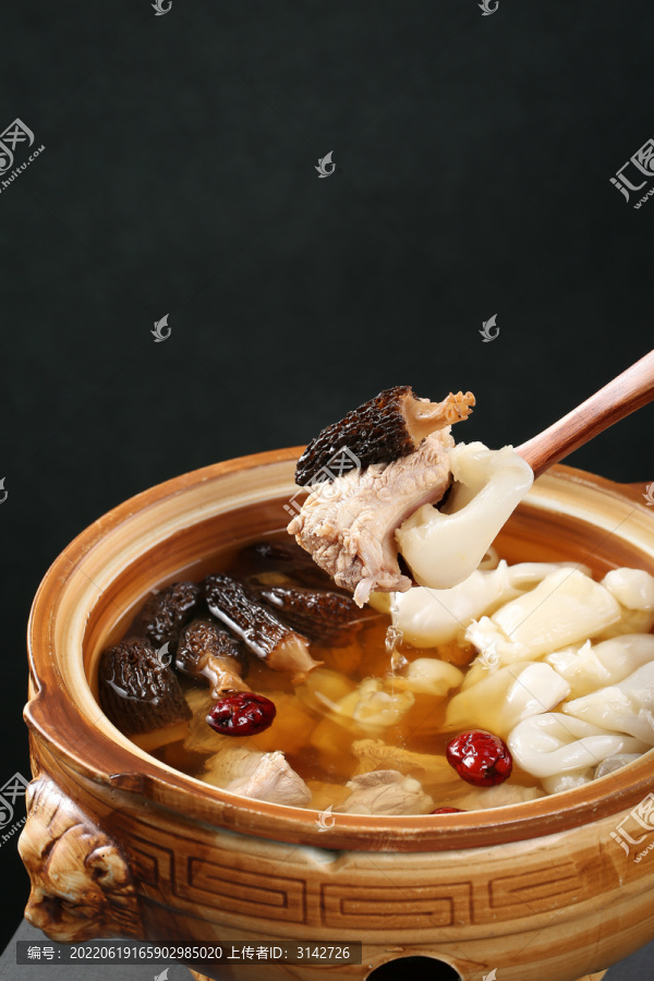 羊肚菌燉花膠