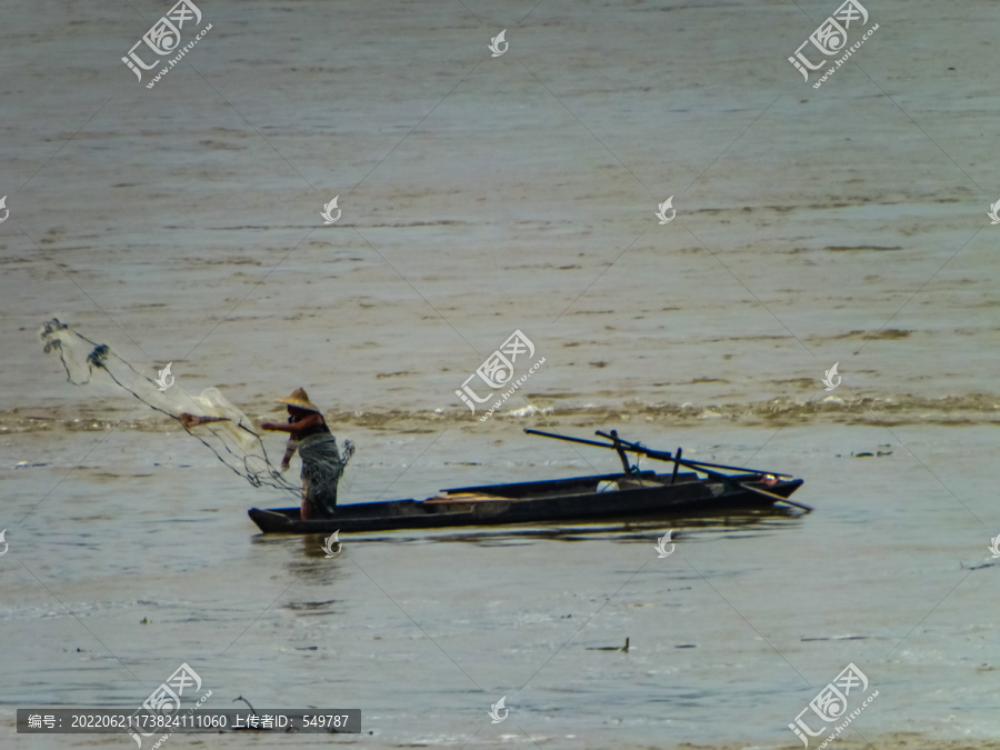 河流捕鱼