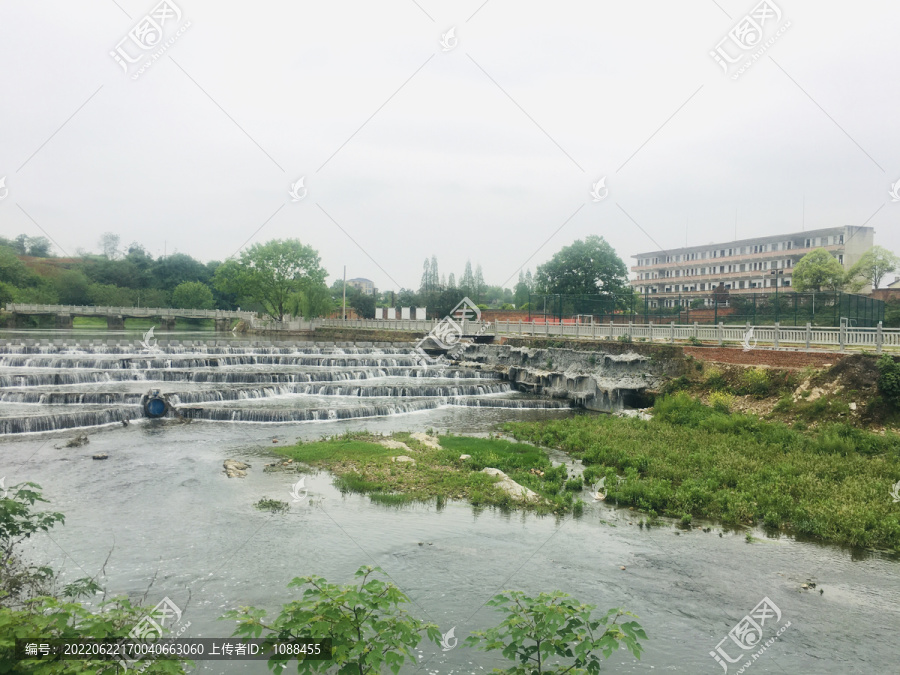 河流水瀑