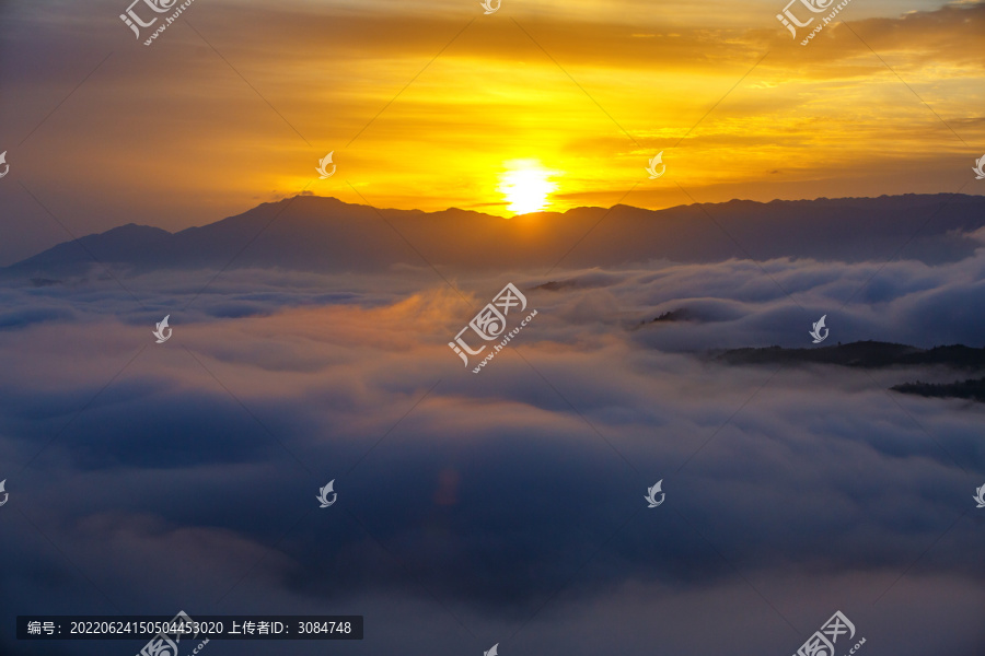 云霧山村日出