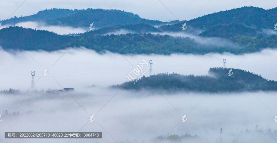 山村晨霧全景接片