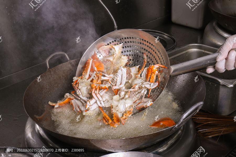 油炸海鲜梭子螃蟹
