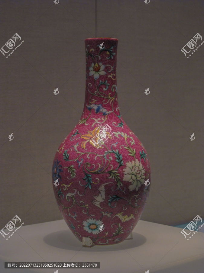 紫地珐琅彩花卉纹瓶