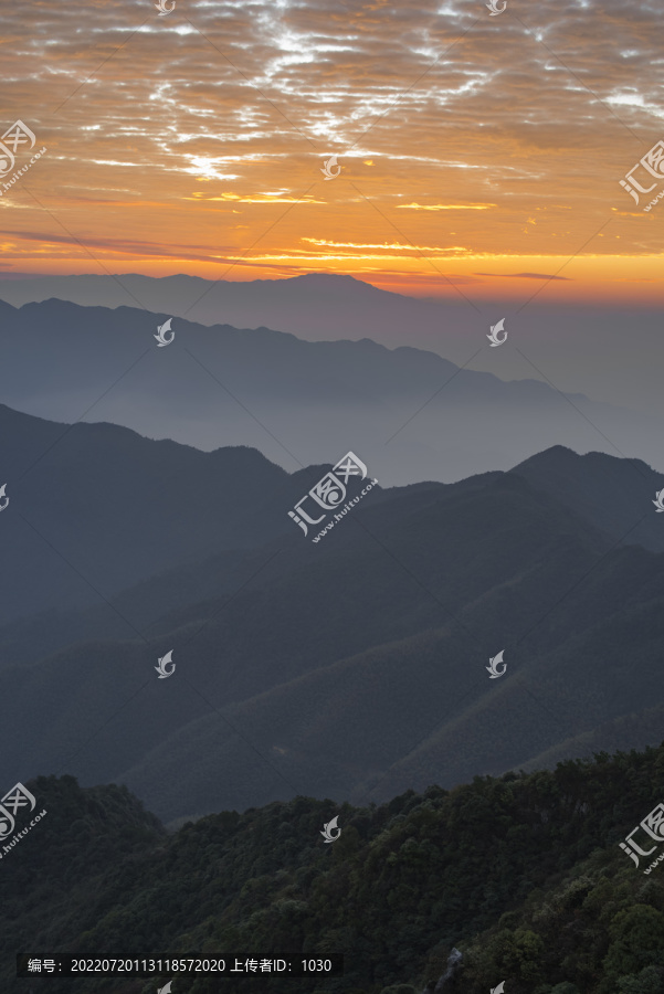 朝霞晚霞橙色云彩