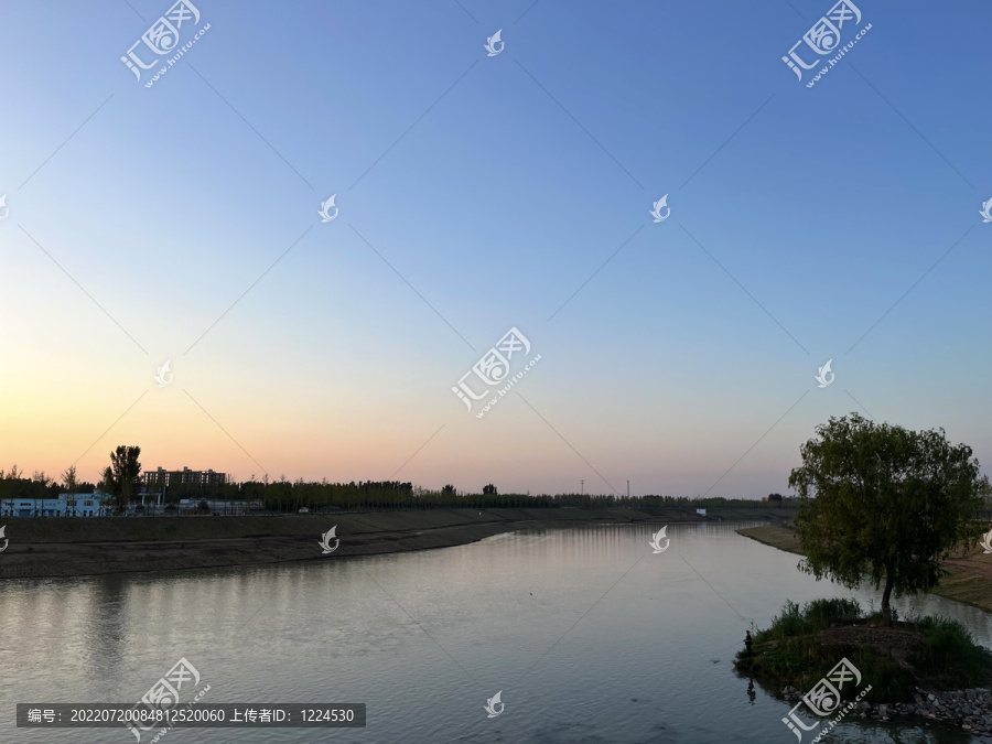 河道与天空