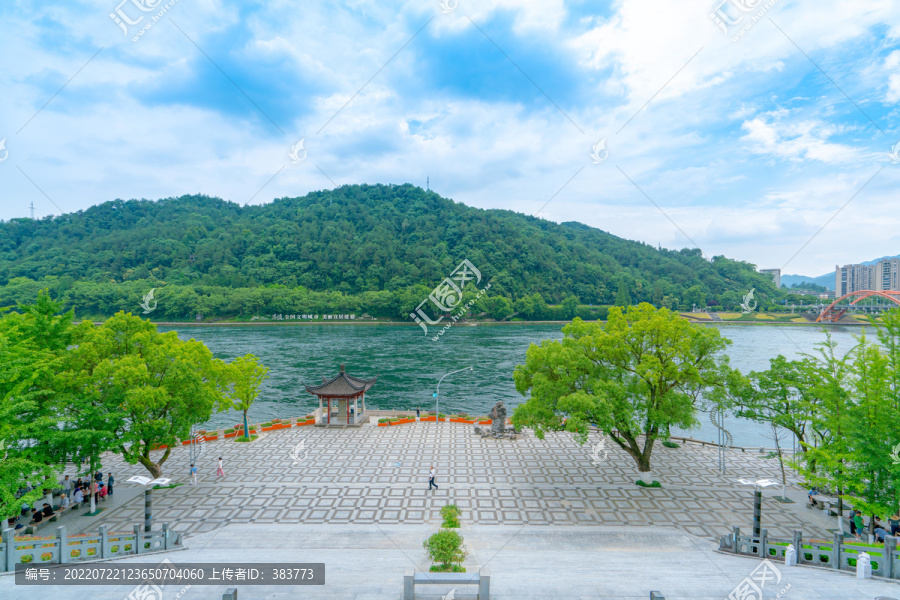 建德新安江江边广场