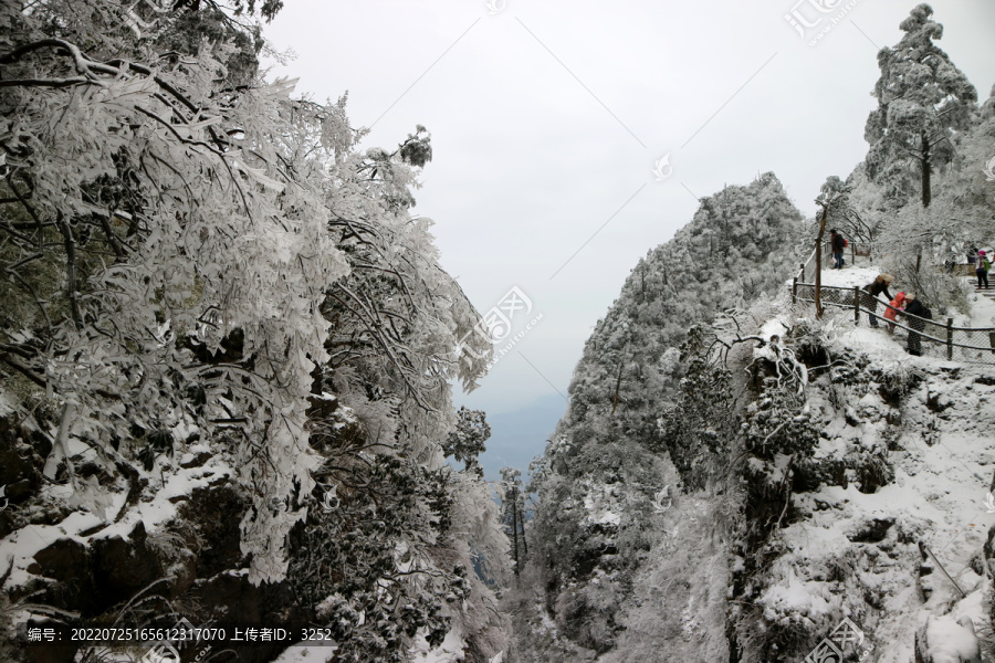 峨眉山雪景