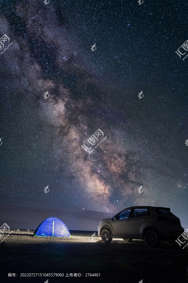 銀河星空下露營(yíng)