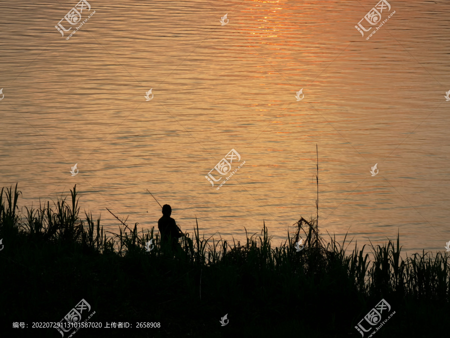 江边垂钓