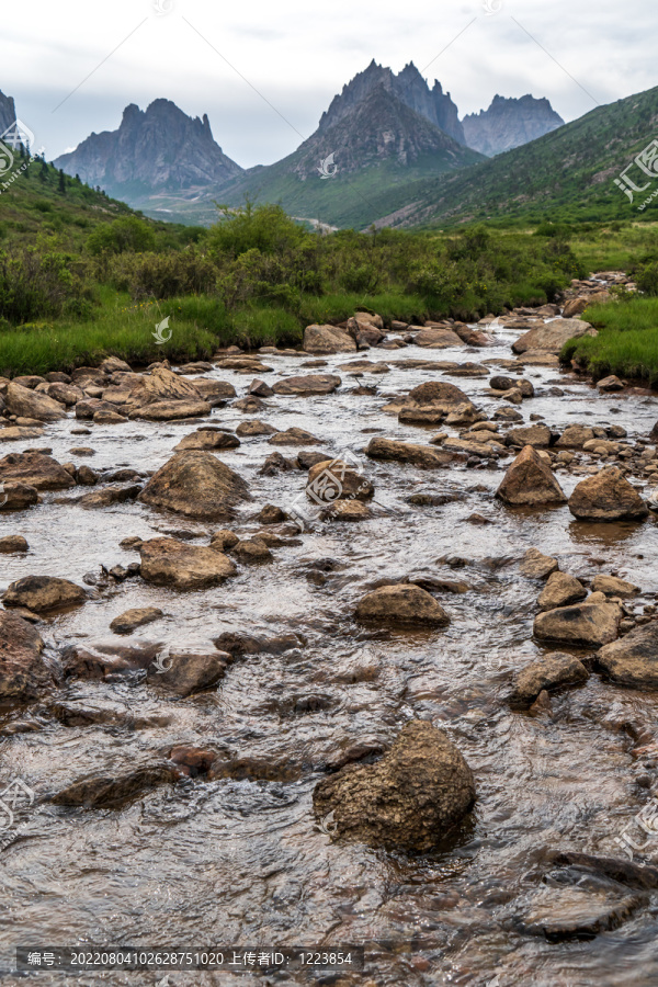 年宝玉则山峰