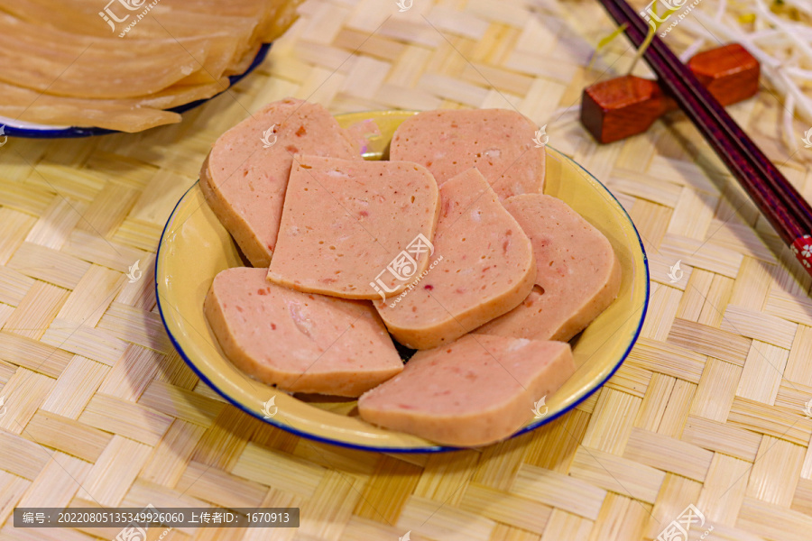 麻辣烫菜品午餐肉