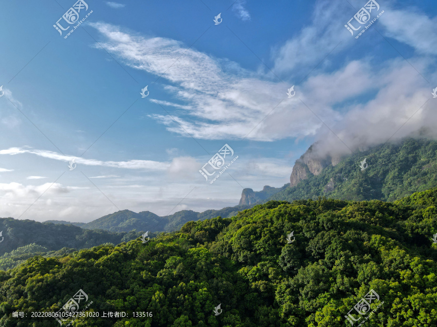 都峤山云雾