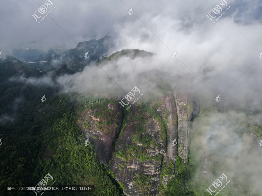 都峤山云雾